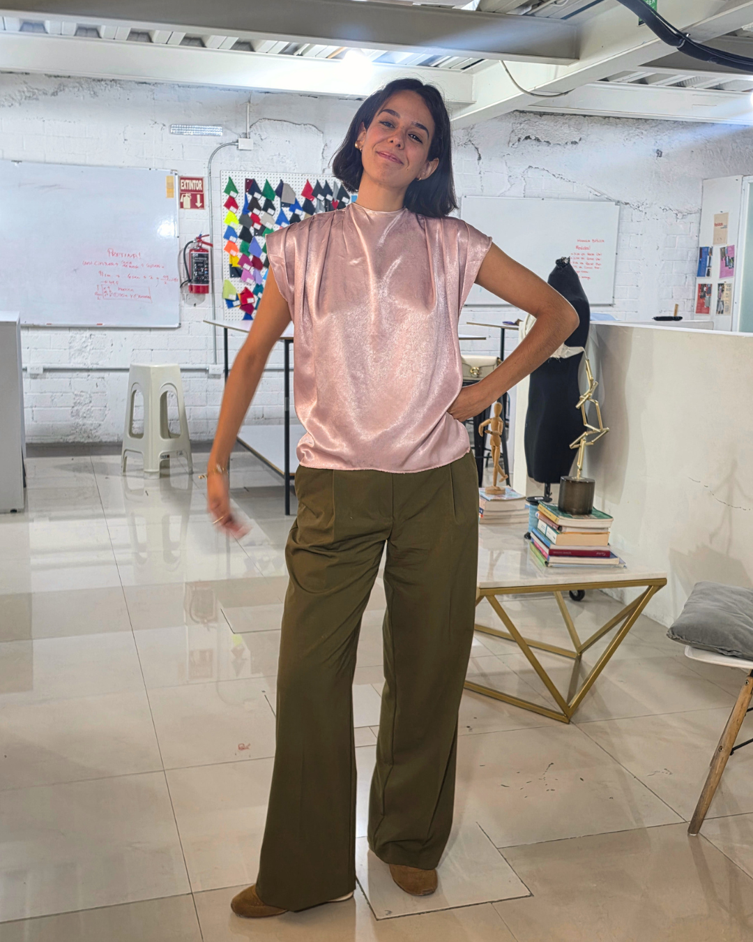 Maestra de Casa Sofía enseñando una técnica a una alumna